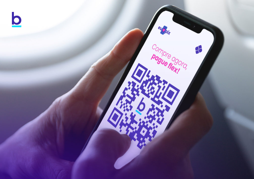 Foto colorida de um smartphone com tela exibindo QR code para pagamento com Pix parcelado sem cartão de crédito.